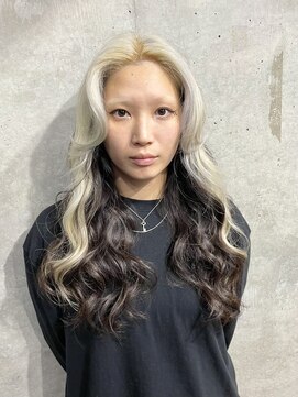 カリーナコークス 原宿 渋谷(Carina COKETH) ホワイト/インナーカラー/ダブルカラー/レイヤーカット