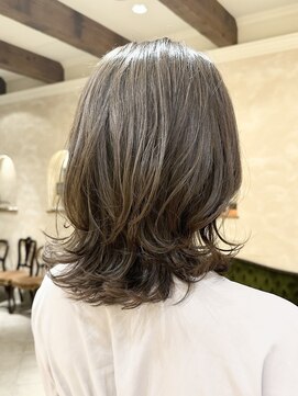 ビュートリアム265(BEAUTRIUM 265) ミディアムレイヤー/レイヤーカット/銀座/くびれヘア/ベージュ