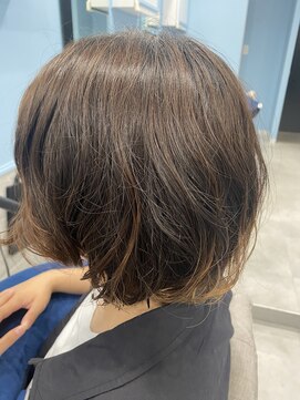 アンフィ 神奈川新町(Anphi) ワンレンボブ+重めパーマ