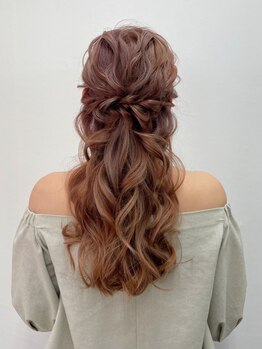 ヴァイオレット(VIOLET)の写真/ちょっとお洒落して出かけたい日~特別なイベントまで幅広くご対応◎華やかなスタイルで気分も上がる♪