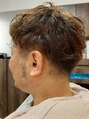 ラヴィザバーバー 理容室(LAVIE the BARBER) 低めの刈り上げと緩いパーマでやり過ぎないラフなスタイル。