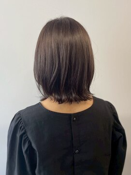 アンジェリカ(Angelica Total Beauty Lifestyle Design) 外ハネレイヤーカット 透明感 ツヤカラー