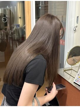 イオエ 梅田(ioe) ミルクティーベージュ/レイヤーボブ /髪質改善/縮毛矯正