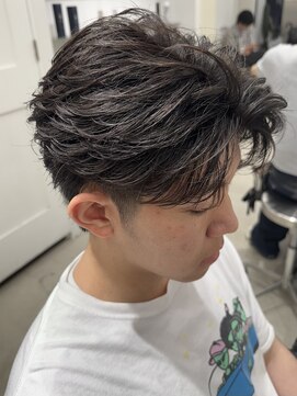 レタッチ バイ フィフス 天神大名(RETOUCH by fifth) 福岡天神緩めメンズニュアンスパーマセンターパートウルフカット