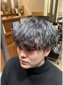 影で魅せる、品を纏うナチュラルシャドウパーマ