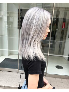 アミ ヘアー ガーデン(ami hair garden) ホワイトブロンド×セミロング