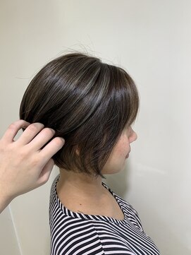 アズール 草加(azule) ショートボブ ハイライト アッシュグレー