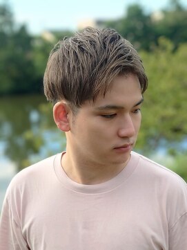 ドリームキャッチャー(Dream Catcher) メンズカラーミルクティグレージュブリーチツーブロック