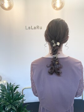 ララル(LaLaRu) 編みおろしヘア