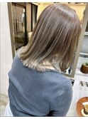 オリーブグレージュ