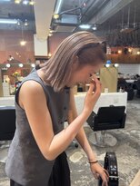 チャプター 問屋町(chapter)&nbsp;ケアブリーチミルクティーベージュカラー切りぱなしタッセルボブ