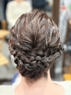 ルーツ(ROOTS) 編み込みアレンジ