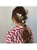 紐のヘアセットダウンスタイル
