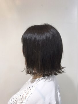 アズール 草加(azule) グレージュでつくる外ハネボブ