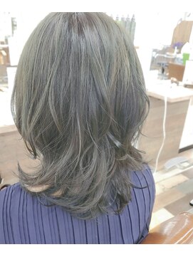 エイムヘアメイク 舟入店 オリーブカラー×くびれレイヤーカット