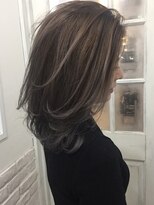 ハイライトカラー　大人可愛い色気ミディアムヘア