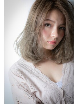 カバーヘアアンドスパ ブリス 浦和(COVER HAIR&SPA bliss) ホワイトブロンド毛先パーマウェーブミディアムv浦和20代30代