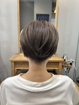 グラッシー センター北店(GLASSI) 白髪ぼかしハイライト＊刈り上げショート