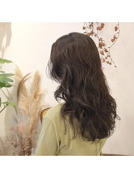 マウロア(MAULOA) “ナチュラルウェーブ×ロングレイヤー”中西英美子