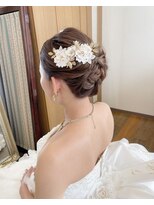 パリスパート2&nbsp;洋装 シンプル 艶やか シニヨン ヘアアレンジ