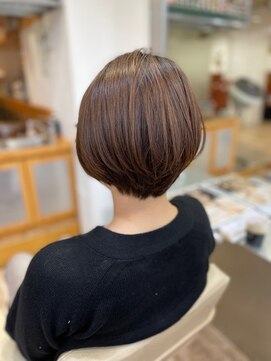 プラグ(Plug) ショートボブ似合わせカットブリーチなしハイライトローライト