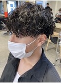 波巻きスパイラルパーマツーブロックツイストパーマメンズヘア