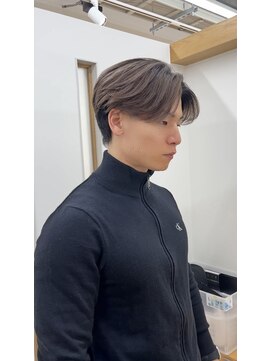 ジーナ 天神(Zina) 毛流れセンターパート/グレージュカラー