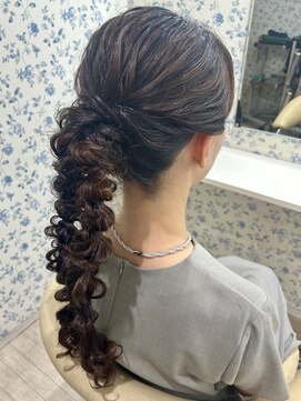 サクララ(Sakura la) 編み下ろしポニー/結婚式お呼ばれヘア/二次会ヘア/参列ヘア