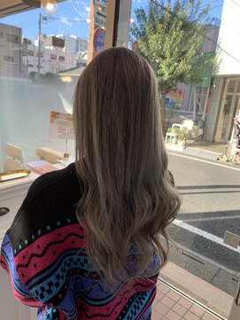 ルルバイアズール 草加店(LULU by azule) トリプルカラー，ホワイトグレー，ホワイトカラー【草加】