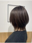 動きの出る大人ショートヘア