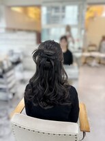 ヘアー アレス(hair ales) カチモリハーフアップ