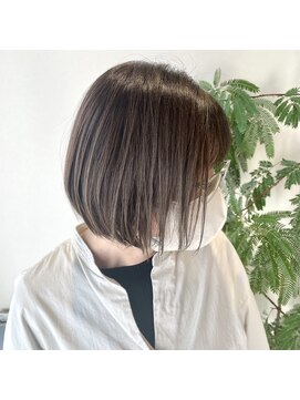フィーリー ヘア デザイン 太田店(feAry) つやっと透明感大人ボブで白髪ぼかし