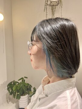 リンドリンド(Lindo Lindo) ブルーインナーカラー＋ボブ