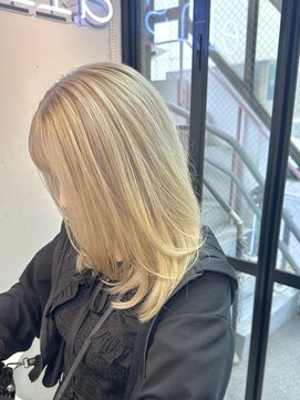 アインス 高田馬場(eins) White blonde ミディアム