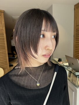 ヤイエ(yiye) ボブ/ミニボブ/インナーカラー/顔周りレイヤー/ハイトーンボブ