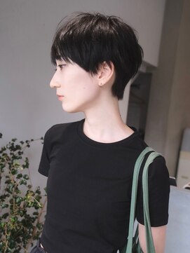 トゥナ 六角(Tuna) 黒髪ベリーショート