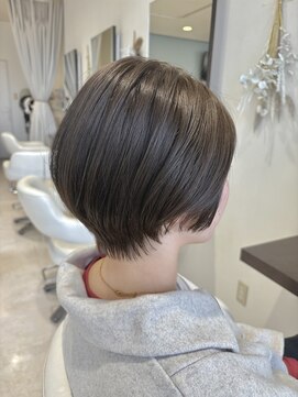 ショート×透明感アッシュ