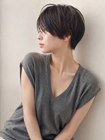 ドロップ(drop)&nbsp;横顔で魅せる、大人の抜け感ショート