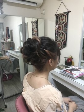 きものサロン すずめ屋 ポイント高めのゆるふわアップ