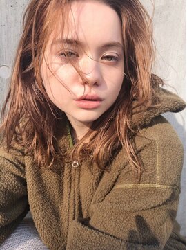 ルーム(Loom.) 〈スタイリング簡単〉オレンジベージュ×ルーズウェーブロング