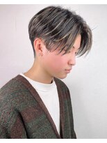 アンダーバーホワイト(_WHITE)&nbsp;前下がりセンターパート　ハイライト