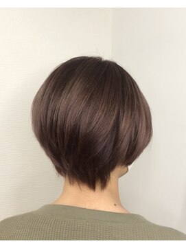 シアン(CYAN) 【ピンクブラウンからベージュに】担当 中野れお