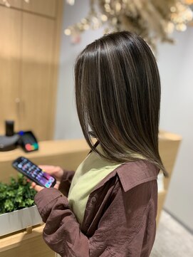 アヴァンス 京橋店(AVANCE) ストレートでも可愛いグレー系ハイライト♪