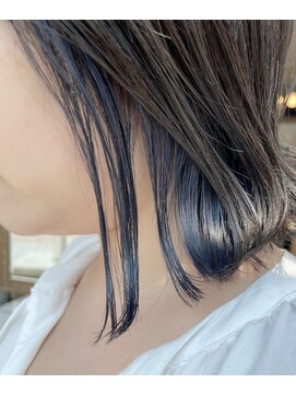 コワファースト 大分(COIFF1RST) 青紫グレー。インナーカラー