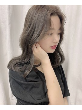 ウユ(uyu) 透明感オリーブベージュ、くびれミディ