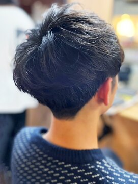 ヘアークリエイ トポライトウィロー 烏丸(Hair Create Polite willow) 20代30代40代メンズショートフェザーマッシュ刈り上げ