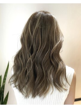 ヨロ 小岩(YOLO) ハイライトカラーミルクティーベージュケアブリーチダブルカラー