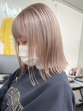 ヒビヲ(HIBIO) ショートボブミルクティーベージュブリーチダブルカラー横浜西口