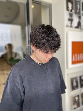 アサクラ シンキタ(ASAKURA SHINKITA) 縦落ちパーマ