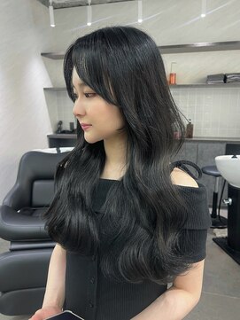 トーン(tone) ブルーブラック×くびれウェーブヘア